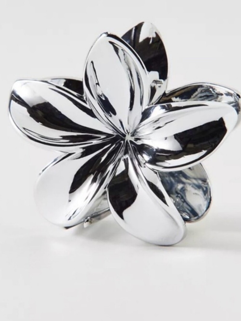 Urban Outfitters Silver Aria Flower Claw Hair Clip
